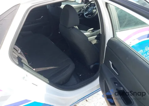 2021 Hyundai Elantra Sel z USA, uszkodzony, nr VIN 5NPLM4AG9MH000950